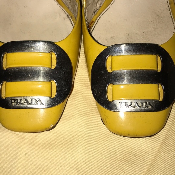 Authentic Prada logo - Picture 2 of 7